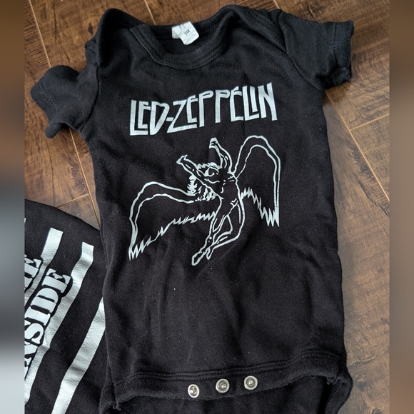 Rock onesies - Picture 6 of 7